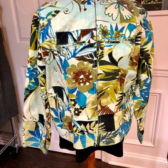 Chico’s Bold Floral Printed Zip Front Jacket - Picture 2 of 7